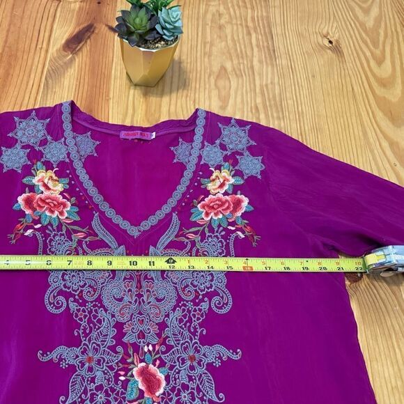 Johnny Was Embroidered Blouse Size MED Pink Floral Boho V-Neck - Picture 8 of 14
